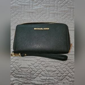 MICHAEL KORS Jet Set Black Leather Phone Case Wallet Wristlet
